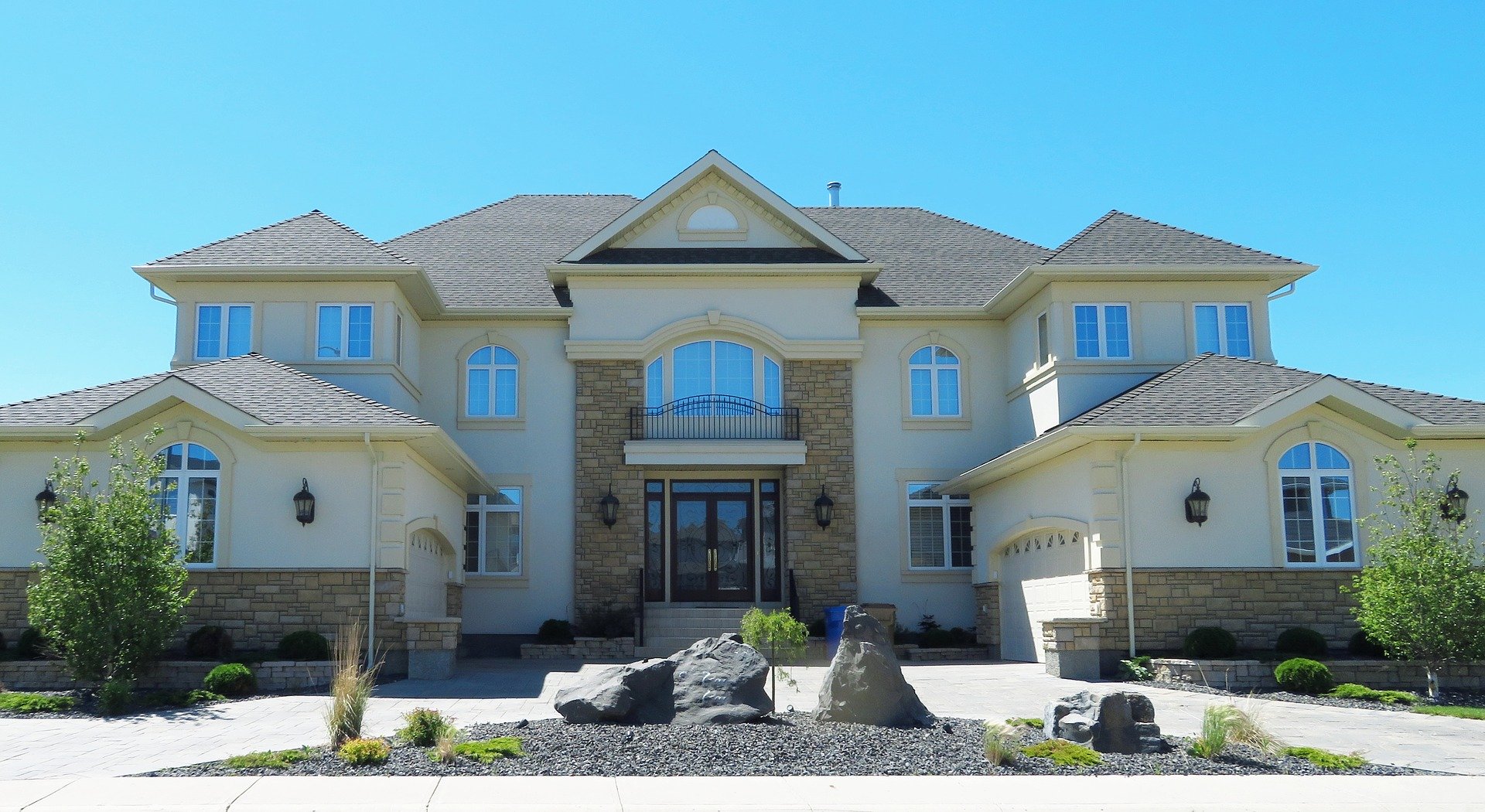 mansion with col-de-sac driveway