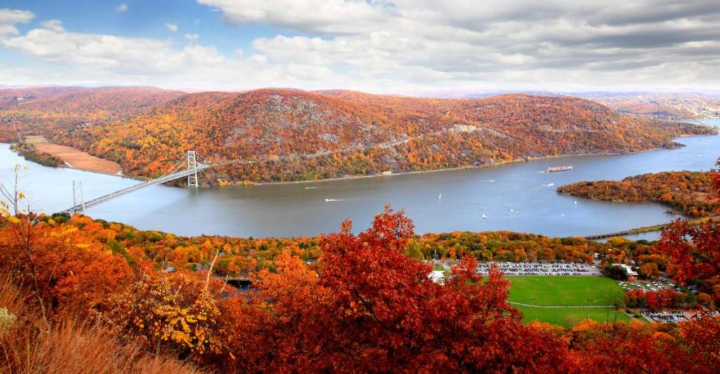 fall foliage in the Hudson Valley